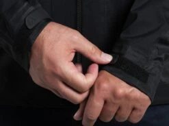 Deflektr™ Hybrid Shell 17 Deflektr™ Hybrid Shell -Kühl 1099 deflektr hybrid shell raven detail 7 pdp photo