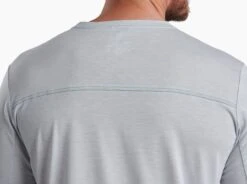 Acceleratr™ Crew -Kühl 7492 accelaratr ls crew pebble gray detail 1 pdp photo